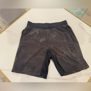 Lululemon  Black and dark brown Camo Linerless Shorts Large